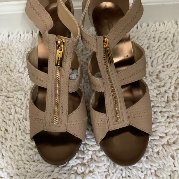 michael kors berkley t strap